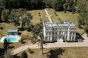 é. Le Château du Boulay Morin vous ouvre les portes de son domaine d&lsquo;exception niché dans un petit écrin de verdure de l&lsquo;Eure et vous invite à organiser un mariage mémorable. Espaces et capacités Ce domaine idéalement situé à 5 kilomètres d&lsquo;Évreux et à 1 heure de Paris, vous offre une magnifique ambiance du XVIIIe siècle dans un cadre verdoyant. Composé de son château, de son parc, de son jardin taillé style Louis XVI, de sa piscine et sa serre attenante, il est le lieu idéal pour célébrer votre mariage le temps d’un week-end.